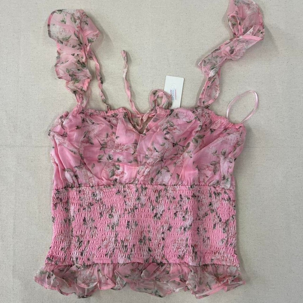 Pink floral smocked cami top 🌸